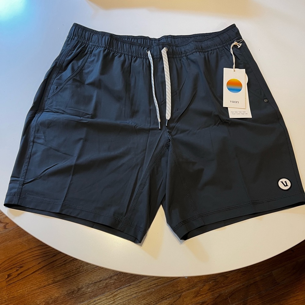Men’s Vuori Kore Short 7.5 inseam size L *New With Tags*